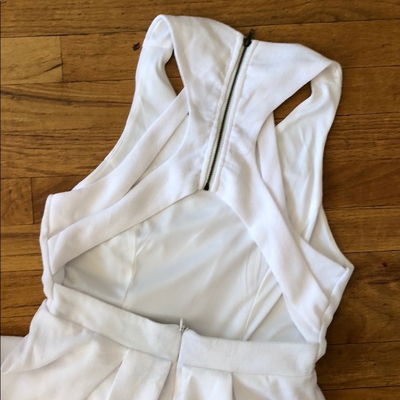 White lulus skater dress w/cutout - Picture 3 of 4